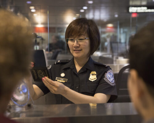 Green Card Holders Returning to U.S. After Extended Time Advised to Carry Key Documents Amid Tighter Scrutiny