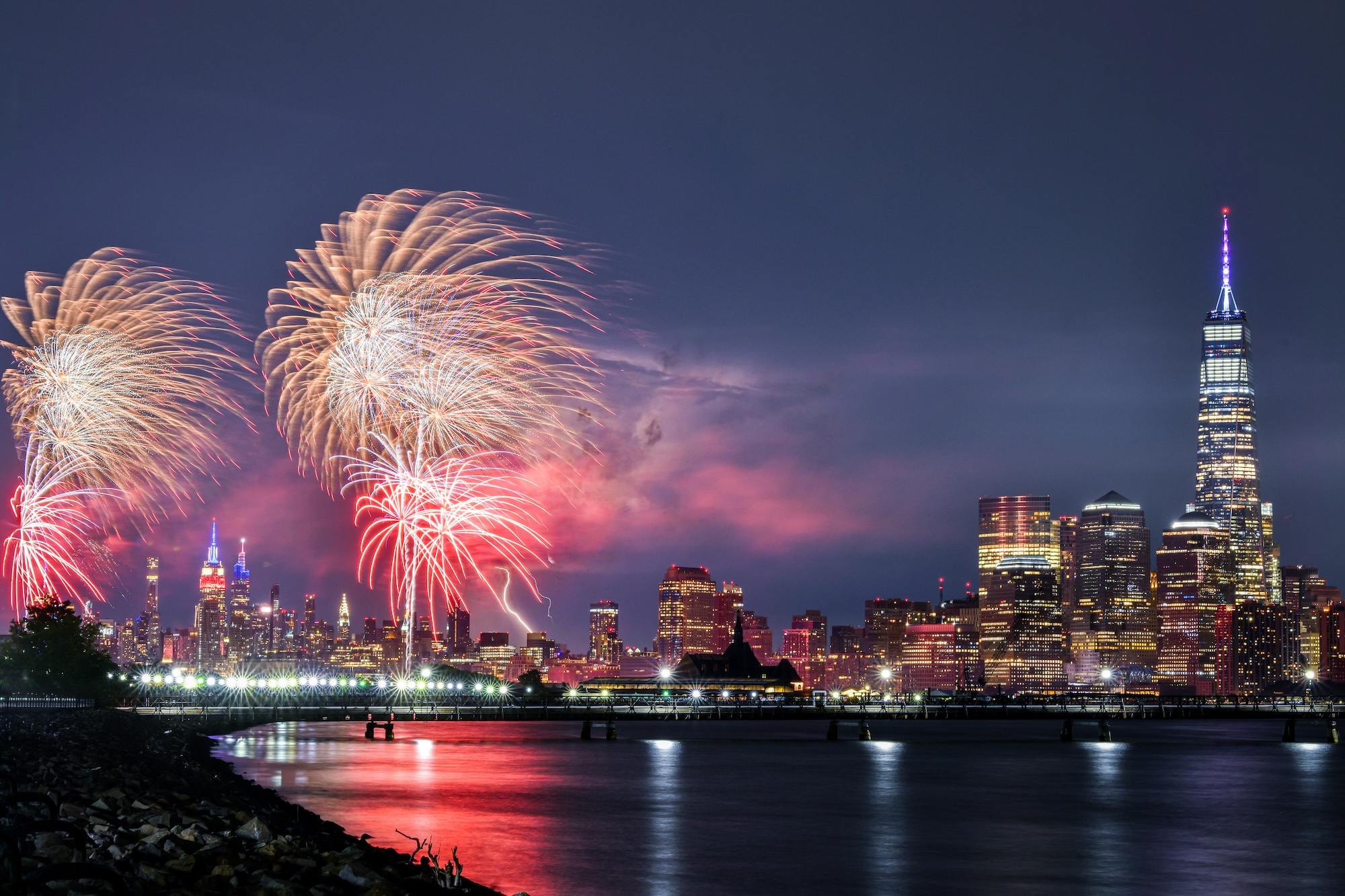 Fireworks Light Up NYC Skyline on Fourth of July - NEPYORK